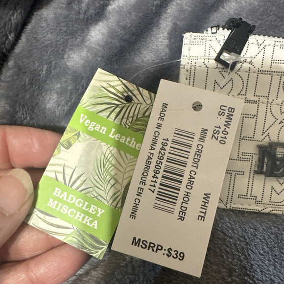 Badgley Mischka Black & White Vegan Leather Mini Credit Card Holder New NWT - Picture 3 of 6